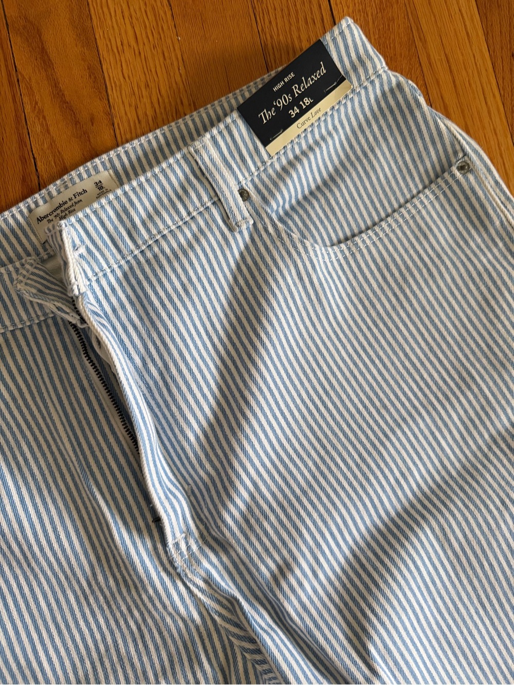 Abercrombie High Rise 90s Relaxed Jeans (Curve Love) - Picture 7 of 10